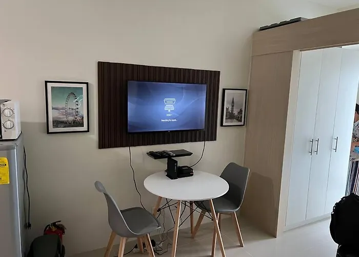 Jazz Residences - 1 Bedroom With Balcony - Cable, Wifi & Netflix Apartment *